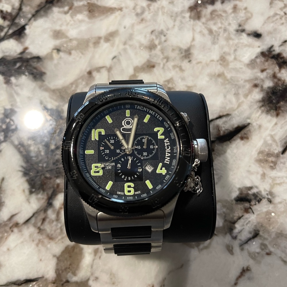 Invicta Men's Black and Silver Tachymeter Watch